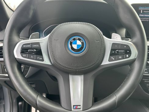 Used 2023 BMW 530e w/ M Sport Package image 23
