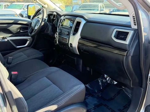 Used 2017 Nissan Titan SV AWD/4WD image 12