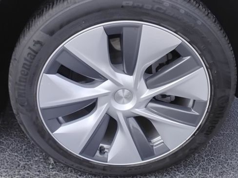 Used 2023 Tesla Model Y AWD image 10