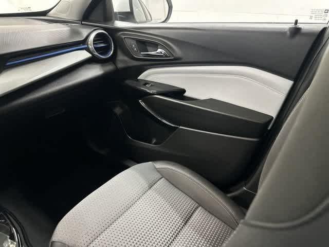 Used 2025 Chevrolet Trax LT w/ LT Convenience Package FWD image 13