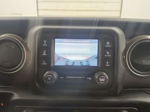 Used 2018 Jeep Wrangler Unlimited Sport S image 24