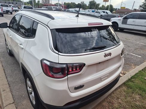 Used 2018 Jeep Compass Latitude FWD image 8