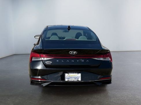 Used 2021 Hyundai Elantra SEL w/ Convenience + Premium Package FWD image 4