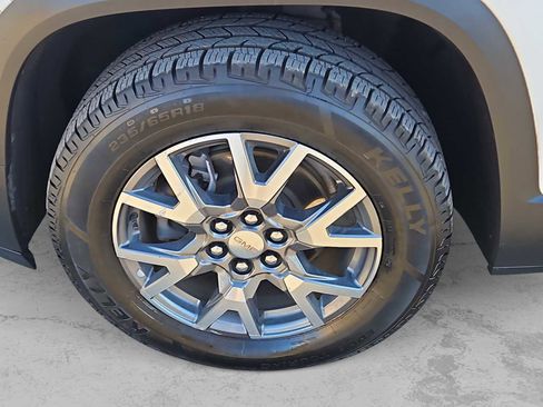 Used 2023 GMC Acadia SLT image 12