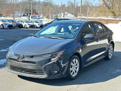 Certified 2025 Toyota Corolla LE image 2