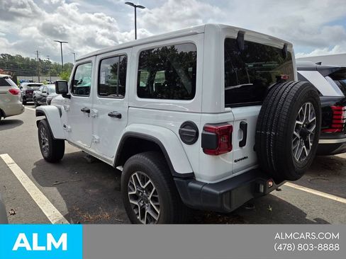 Used 2025 Jeep Wrangler Unlimited Sahara AWD/4WD image 13