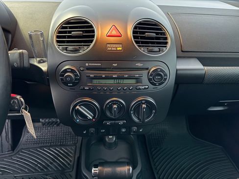 Used 2009 Volkswagen Beetle S image 29