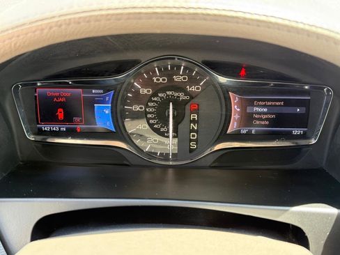 Used 2013 Lincoln MKX AWD image 19