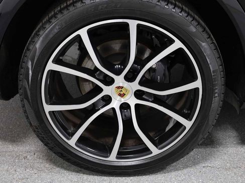 Used 2022 Porsche Cayenne image 45