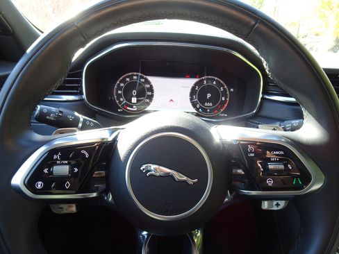 New 2025 Jaguar F-PACE R-Dynamic S image 24