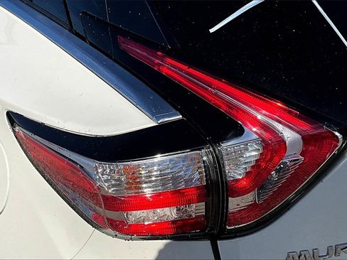 Used 2018 Nissan Murano SL w/ Moonroof Package image 29