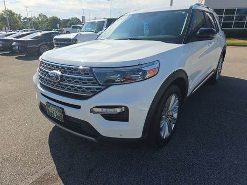 Used 2023 Ford Explorer Limited w/ Equipment Group 301A RWD image 3