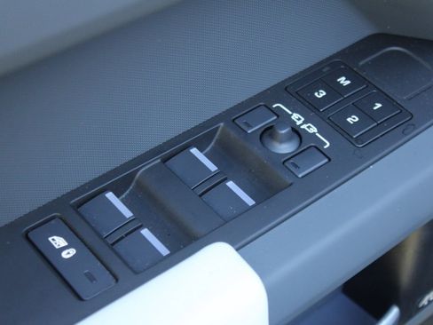 Certified 2025 Land Rover Defender 130 X-Dynamic SE image 14