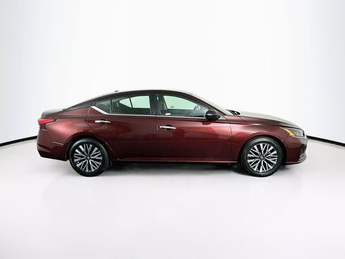 Used 2025 Nissan Altima 2.5 SV FWD image 10