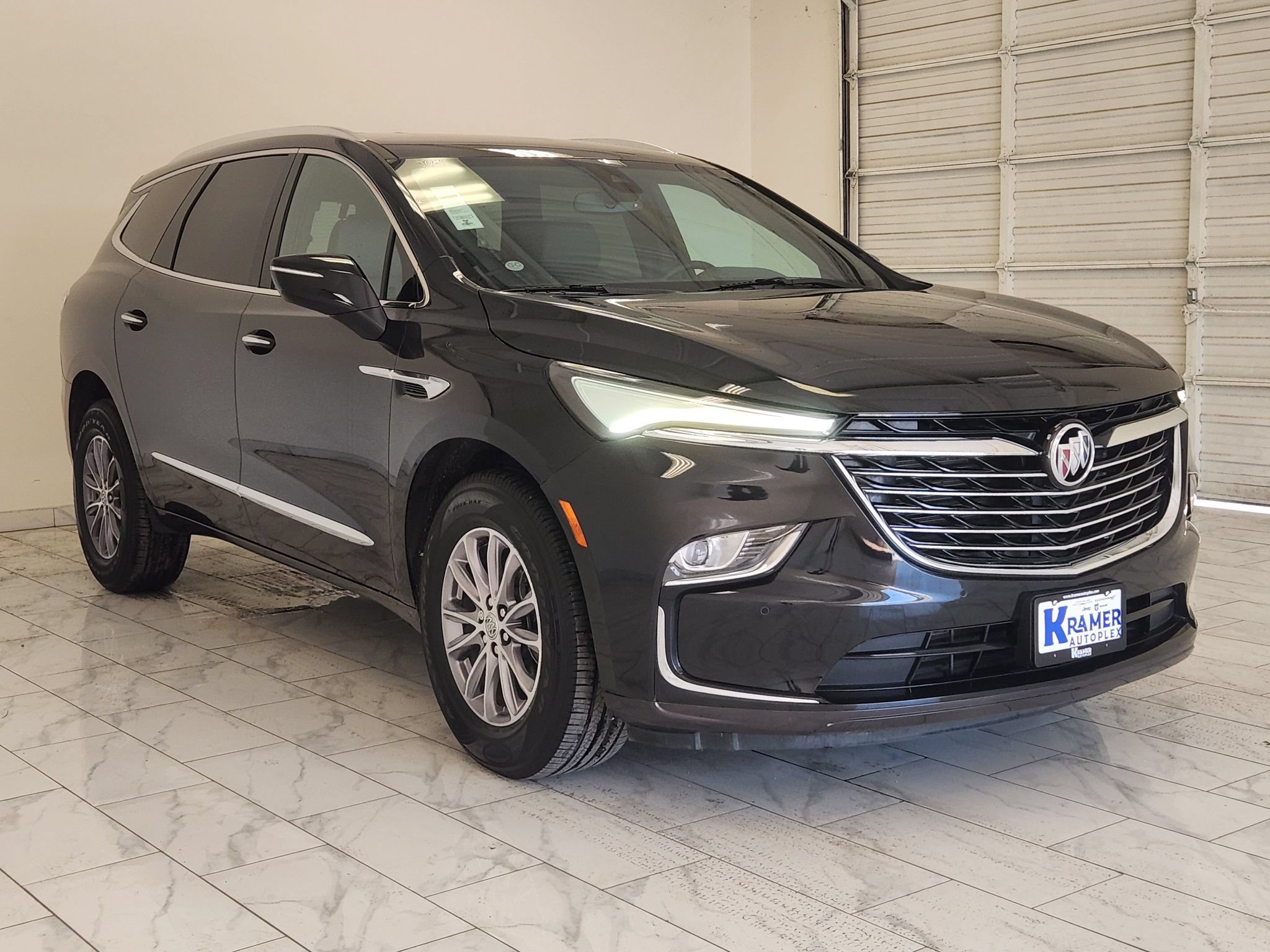 Used 2023 Buick Enclave Essence FWD image 3