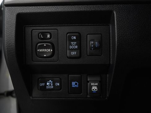 Used 2021 Toyota Tundra SR5 w/ TRD Off-Road Package AWD/4WD image 25