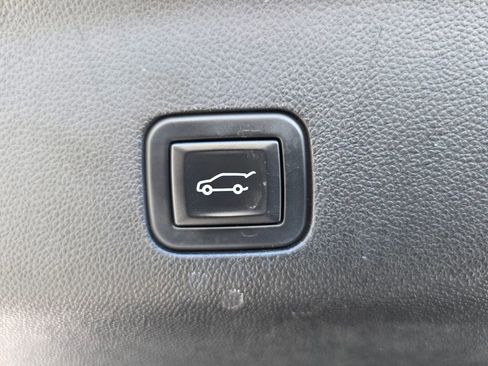 Used 2023 GMC Yukon XL Denali Ultimate AWD/4WD image 12