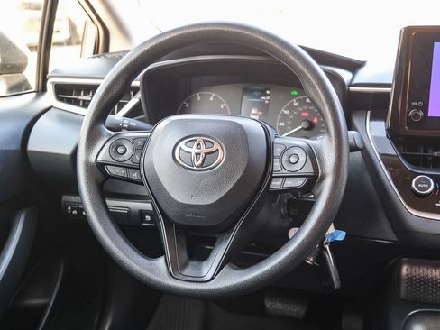 Used 2025 Toyota Corolla LE FWD image 17
