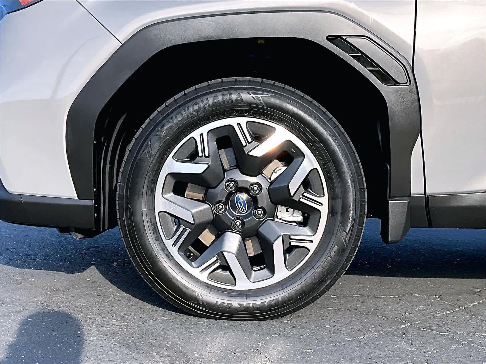Used 2025 Subaru Forester Premium AWD/4WD image 12