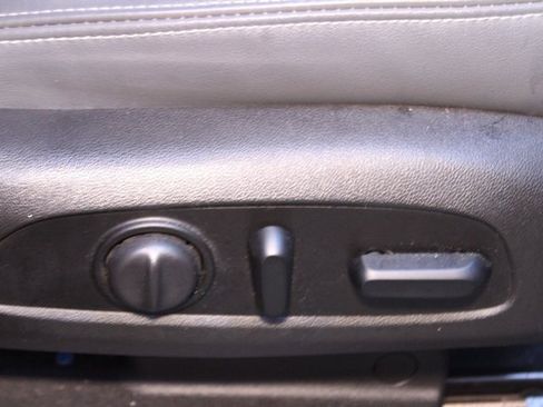 Used 2020 Buick Enclave Essence image 12