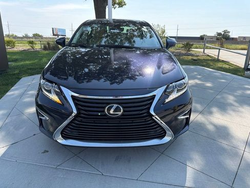 Used 2016 Lexus ES 350 w/ Luxury Package w/Wood Trim FWD image 2