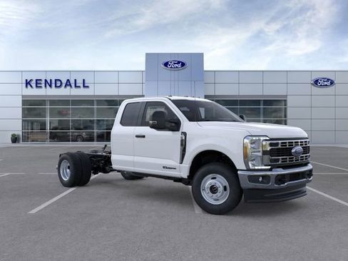 New 2025 Ford F350 XL w/ XL Chrome Package image 7