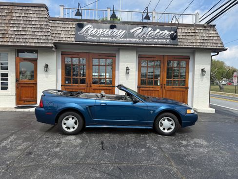 Used 2000 Ford Mustang Convertible RWD image 1