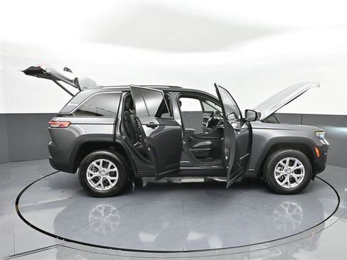 Used 2022 Jeep Grand Cherokee Limited AWD/4WD image 53