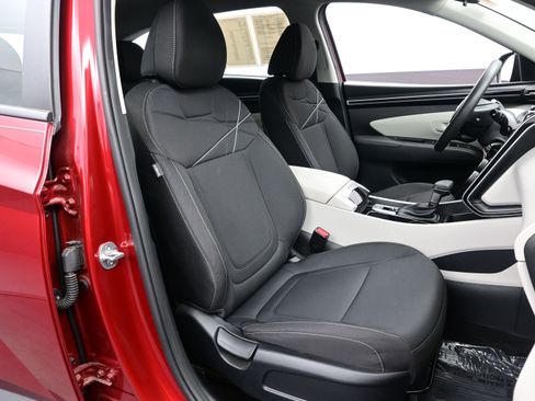 Used 2024 Hyundai Tucson SE image 12