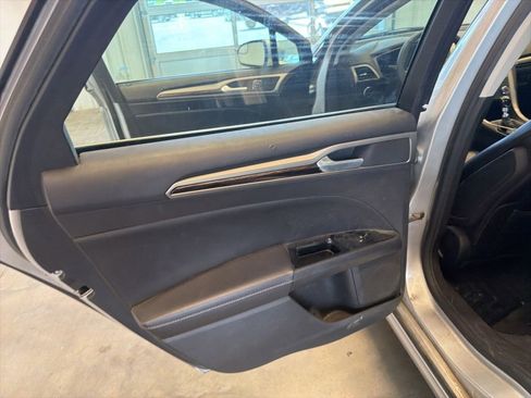 Used 2014 Ford Fusion SE w/ Equipment Group 202A FWD image 19