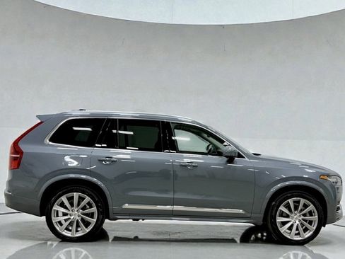 Used 2023 Volvo XC90 B6 Plus image 12