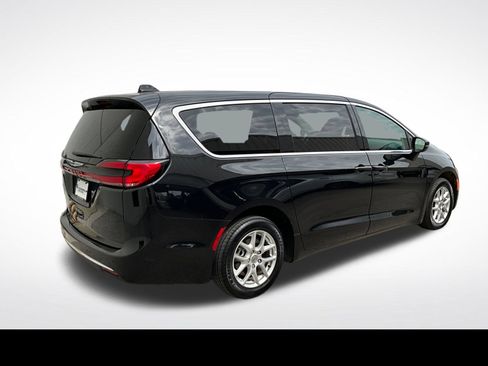 Used 2023 Chrysler Pacifica Touring-L FWD image 20