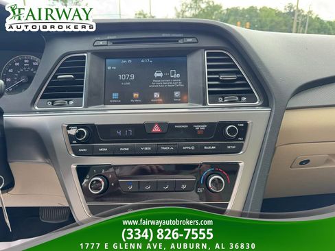 Used 2017 Hyundai Sonata SE FWD image 22