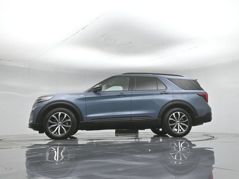 Certified 2025 Ford Explorer ST-Line w/ Premium Package RWD image 8