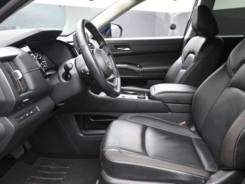 Used 2025 Nissan Pathfinder SL AWD/4WD image 17