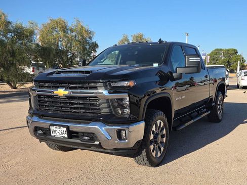 Used 2025 Chevrolet Silverado 2500 LT AWD/4WD image 4