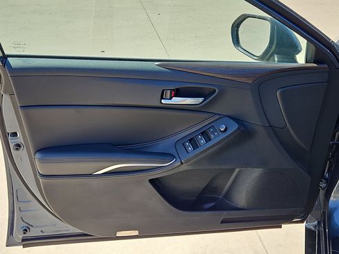 Used 2022 Toyota Avalon XLE image 11