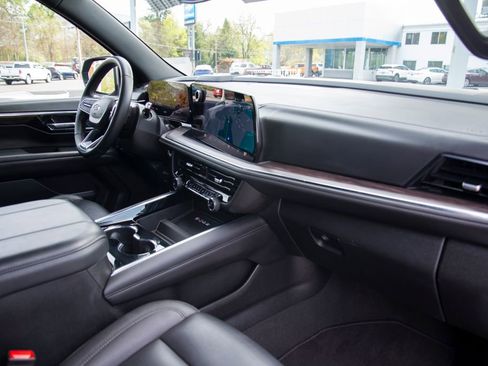 Used 2025 Chevrolet Tahoe Z71 AWD/4WD image 16