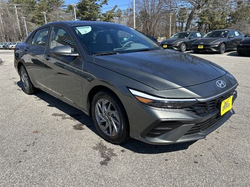 New 2026 Hyundai Elantra Hybrid FWD image 9