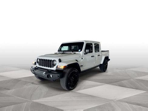 Used 2025 Jeep Gladiator Sport AWD/4WD image 4