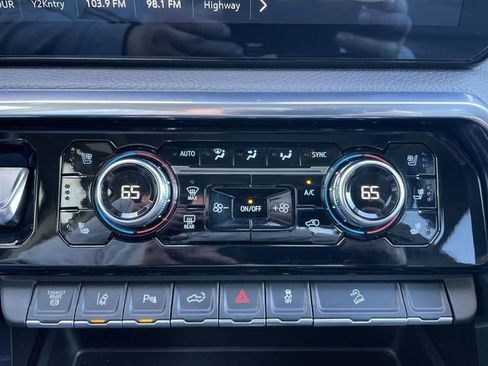 Used 2025 GMC Sierra 3500 Denali w/ Denali Reserve Package AWD/4WD image 19