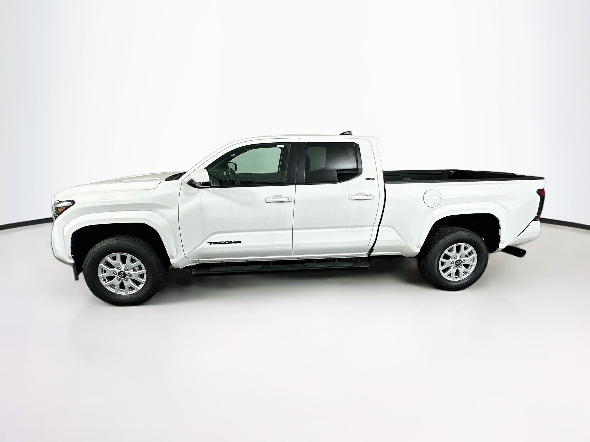 Used 2026 Toyota Tacoma SR5 AWD/4WD image 4