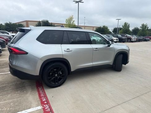 Used 2024 Toyota Grand Highlander AWD image 3