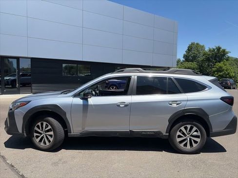 Used 2024 Subaru Outback Premium AWD/4WD image 7