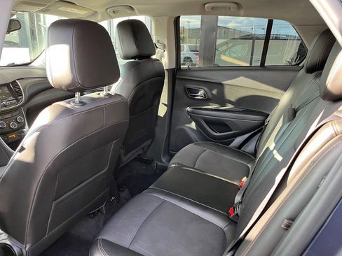 Used 2019 Chevrolet Trax LT w/ LT Convenience Package image 9
