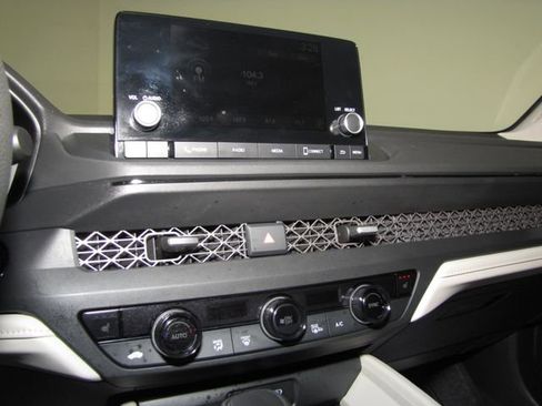 Used 2025 Honda Accord SE image 7