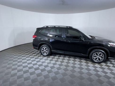 Used 2023 Subaru Forester Premium image 9