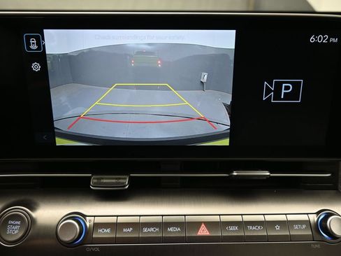 Used 2025 Hyundai Kona SEL FWD image 3