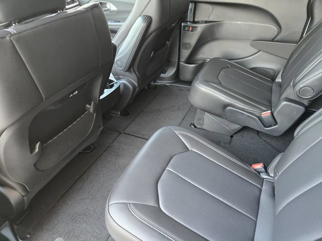 New 2027 Chrysler Pacifica Select FWD image 20