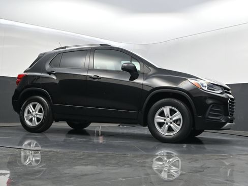 Used 2021 Chevrolet Trax LT w/ Driver Confidence Package AWD/4WD image 39